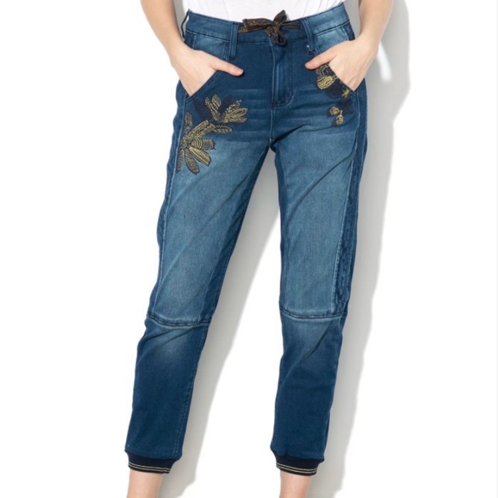 Desigual Exotic Baggy Jogger Jeans Womens Embroidered
Medium Wash Denim